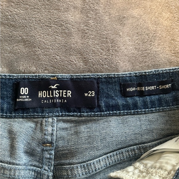 Hollister Stretch High Rise Short-Shorts - Size US23/00 - Ripped Medium Blue - Picture 3 of 3